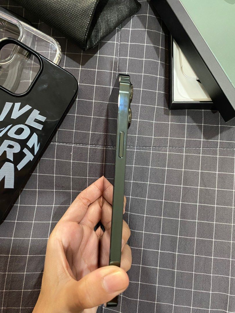 Iphone 13 Pro Max Midnight green, Telepon Seluler & Tablet, iPhone, iPhone 13 Series di Carousell