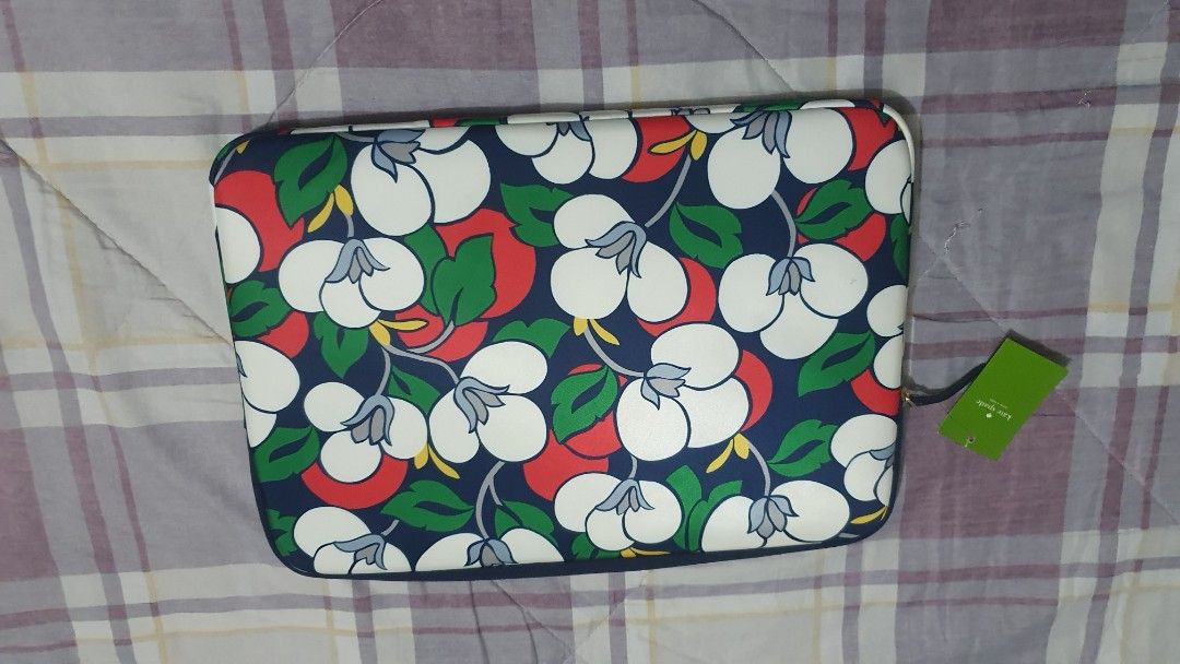 Kate Spade Laptop Bag (Category: Luxury Bags & Wallets) located in Quezon City. Submitted by silverriver_3cf939 (Listing ID 1227005536, Image 2). Description: Orig price 4500 RFS: Decluttering Negotiable Laptop Bag .