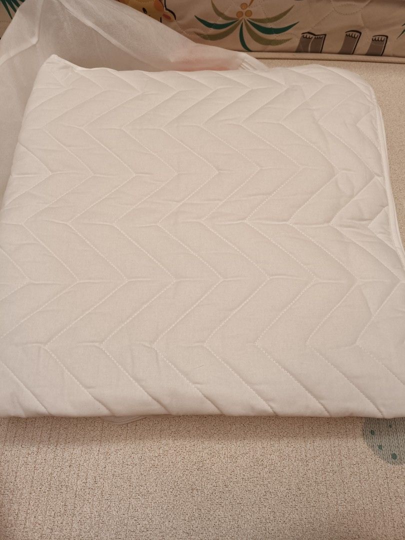 King Koil mattress protector, Furniture & Home Living, Bedding & Towels