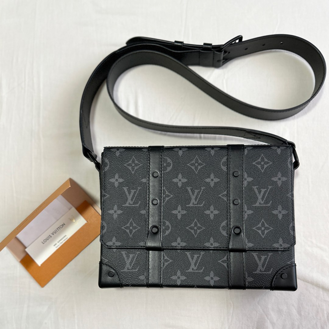 Louis Vuitton Trunk Messenger Taurillon Monogram, Men's Fashion, Bags, Belt  bags, Clutches and Pouches on Carousell