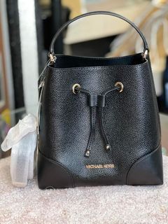 (Category: ) located in . Submitted by maiyasluxurybagshoppe (Listing ID 1226911868, Image 1). Description: .