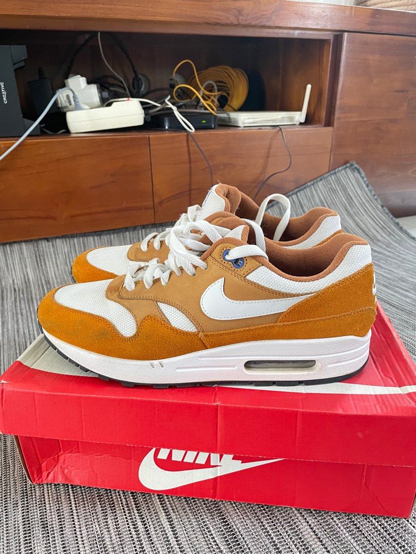 air max 1 curry on feet