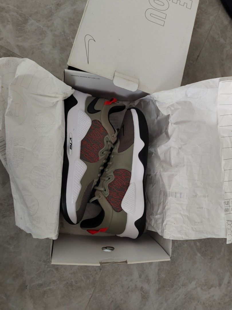 Nike PG 5 "undefeated" nike ID (Category: Sneakers) located in Quezon City. Submitted by pukoy (Listing ID 1226880385, Image 3). Description: For sale only Nike by you PG 5 "undefeated" colorway COLLECTOR ITEM HARD TO FIND NOWADAYS brand new w/ orig box size 9.0 us 1 is to 1 - walang katulad ISSUE: SOLE SEPARATION DUE TO AGE RFS : FOR REGLUING.
