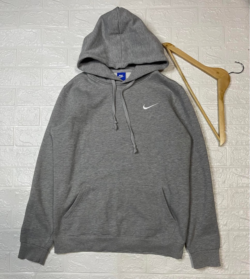 backwards nike swoosh