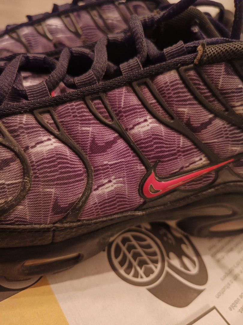 NIKE TUNED 1 AIR MAX PLUS TN BLACK UNIVERSITY RED Men s Fashion