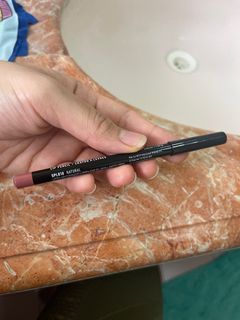 Nyx lip liner in Natural