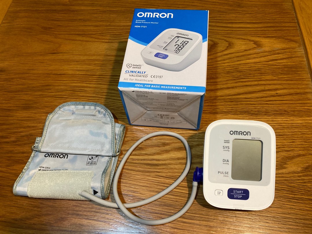 Omron HEM 7121 automatic blood pressure monitor, Health & Nutrition, Health Monitors & Weighing