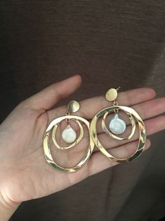Parfois PEARL + gold finish earrings