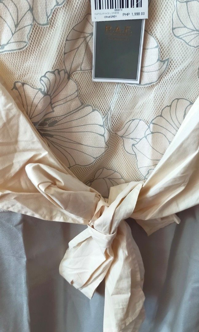 plains and.prints dress (Category: Dresses) located in Malabon City. Submitted by winron23 (Listing ID 1226963014, Image 3). Description: bnwt.