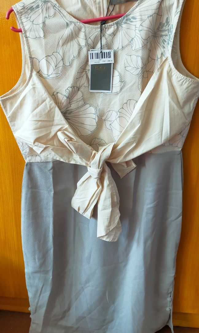 plains and.prints dress (Category: Dresses) located in Malabon City. Submitted by winron23 (Listing ID 1226963014, Image 1). Description: bnwt.