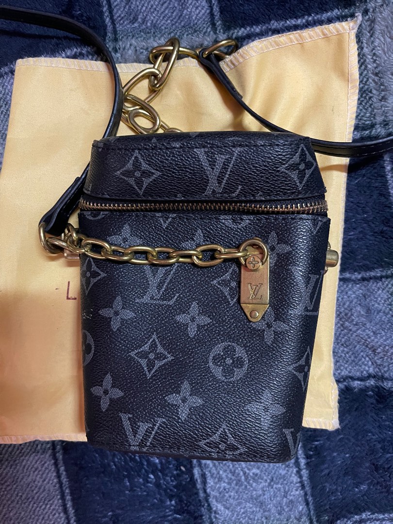 Preloved LV cellphone bag, Luxury, Bags & Wallets on Carousell