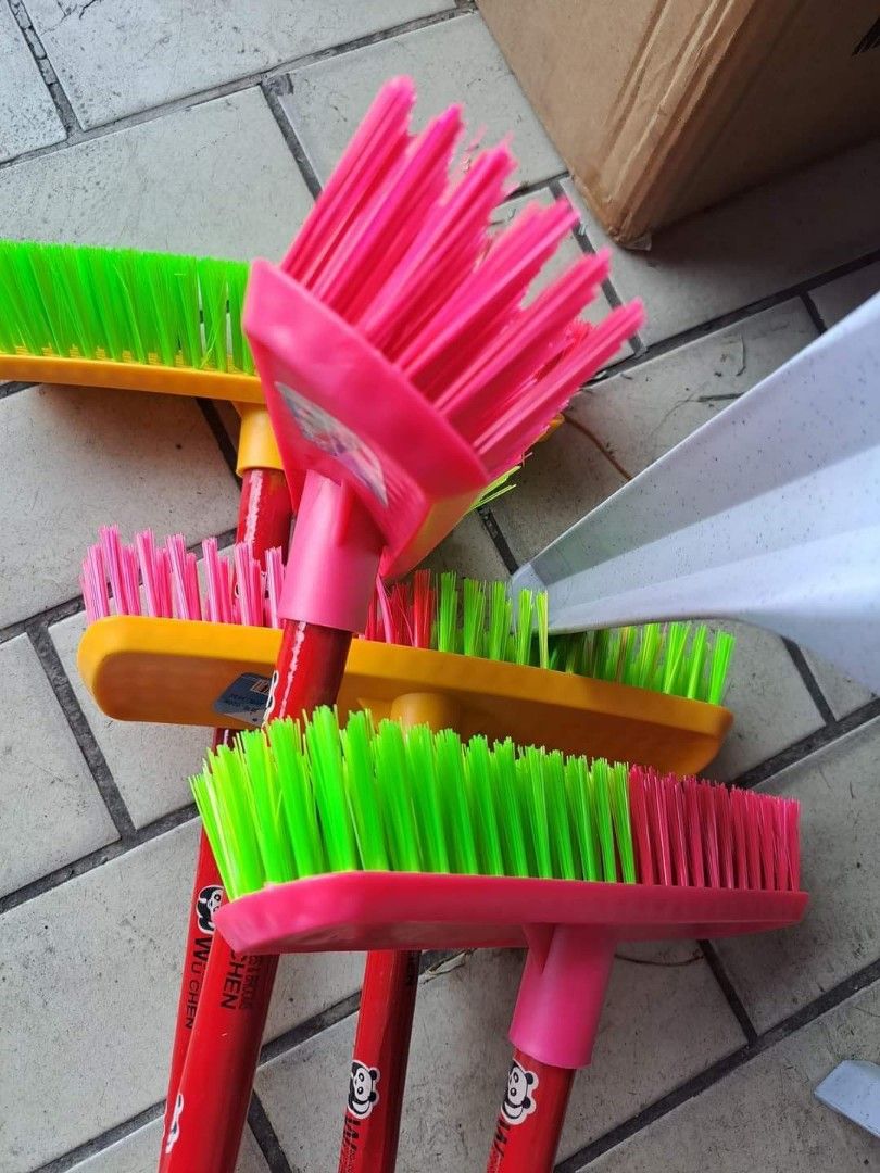 PUSH BRUSH 💥 (Category: Cleaning Tools & Supplies) located in Quezon City. Submitted by kutiekath (Listing ID 1227036104, Image 2). Description: .