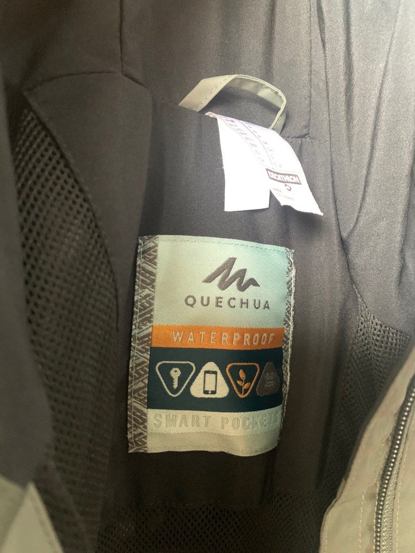 Quechua waterproof outlet smart pockets