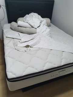 QUEEN BED MATTRESS (KING KOIL)