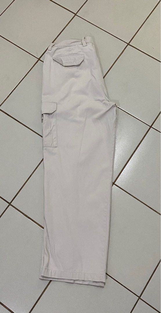 Rl chaps cargo pants (Category: Jeans) located in Palo. Submitted by susthriftshop (Listing ID 1227051264, Image 1). Description: Rl chaps Cargo pants 34x38 Excellent condition Good as new color rate 10/10 500 plus sf.