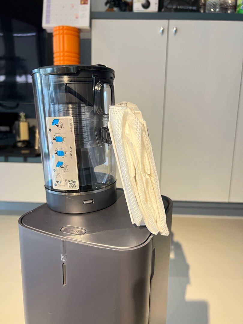 Samsung Clean Station (Stand alone) with 2 dust bags, TV & Home