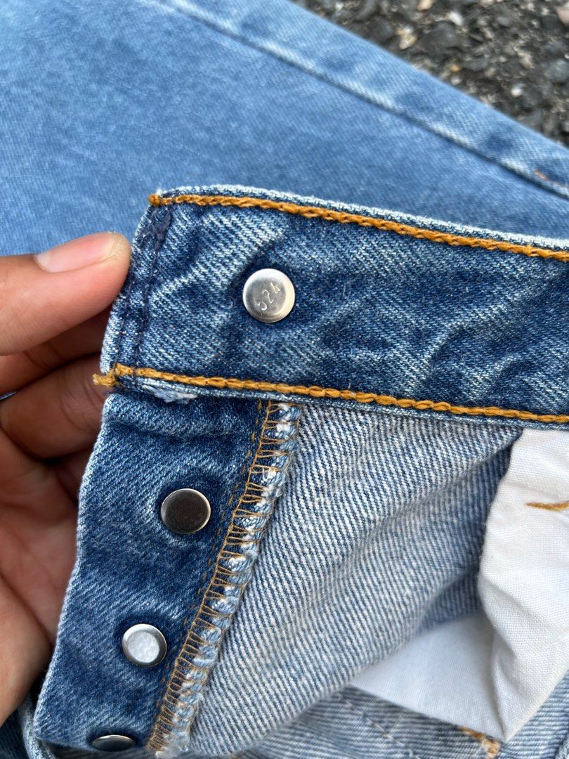 Seluar jeans Levis 501 90's vintage, Men's Fashion, Bottoms, Jeans on ...