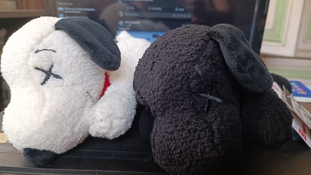 Snoopy x Kaws plush toy small (Category: Plushies & Soft Toys) located in Las Pinas. Submitted by jvega08 (Listing ID 1226928126, Image 1). Description: for sale original uniqlo snoopy x kaws small plush toys.. new with tags...