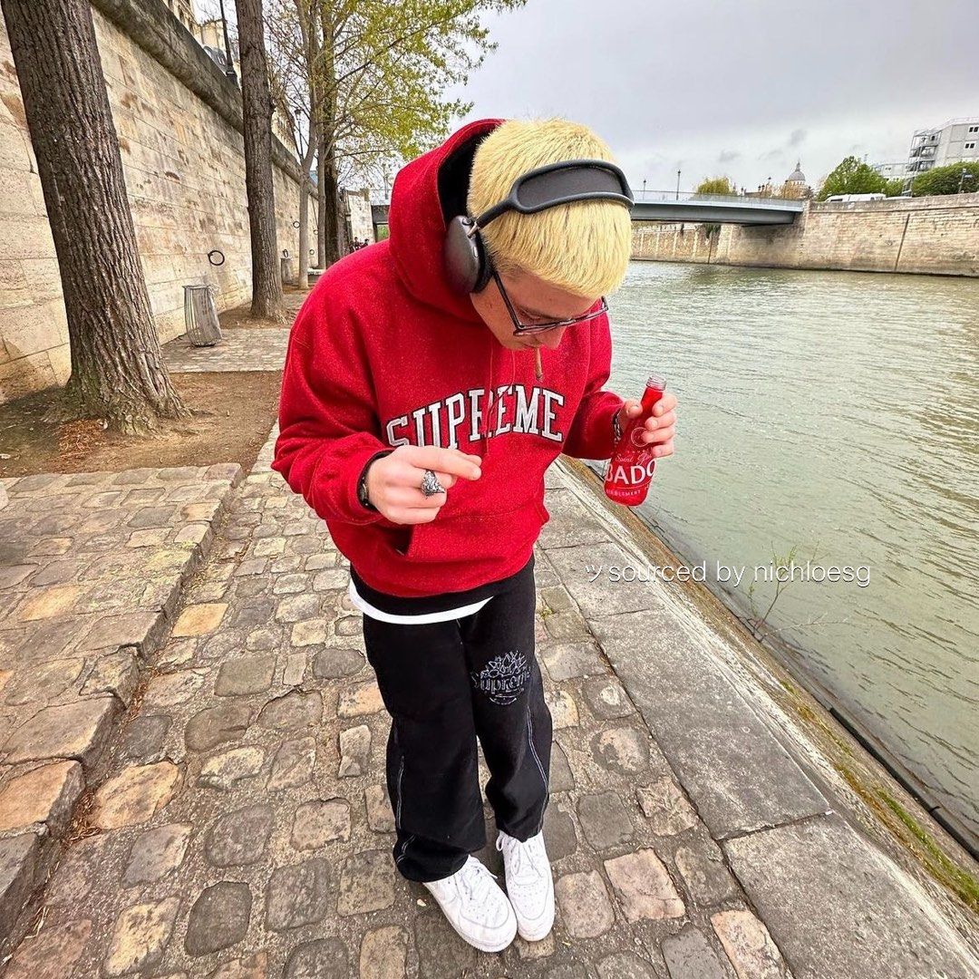 SUPREME GLITTER ARC HOODED SWEATSHIRT Men s Fashion Tops Sets Hoodies on Carousell