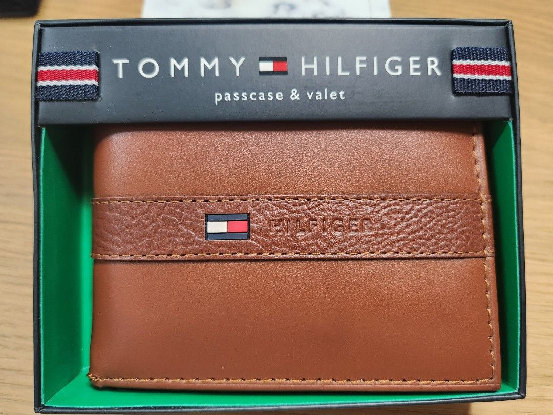 Tommy hilfiger passcase store billfold wallet