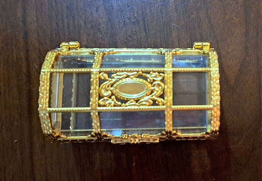 Trinket Treasure Chest (Category: Accessory Holder, Box & Organizers) located in Quezon City. Submitted by superrandomthings (Listing ID 1226899643, Image 2). Description: Supposedly for wedding ceremony but because of pandemic, had an intimate wedding instead, hence, this was not used at all..