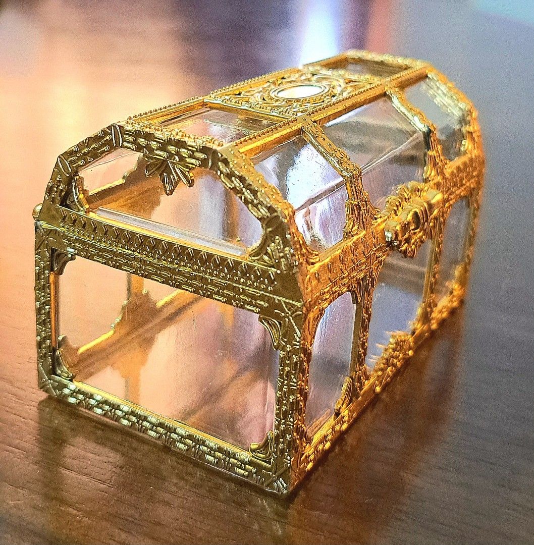 Trinket Treasure Chest (Category: Accessory Holder, Box & Organizers) located in Quezon City. Submitted by superrandomthings (Listing ID 1226899643, Image 1). Description: Supposedly for wedding ceremony but because of pandemic, had an intimate wedding instead, hence, this was not used at all..