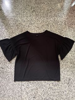Uniqlo Flare Sleeve Top in Black