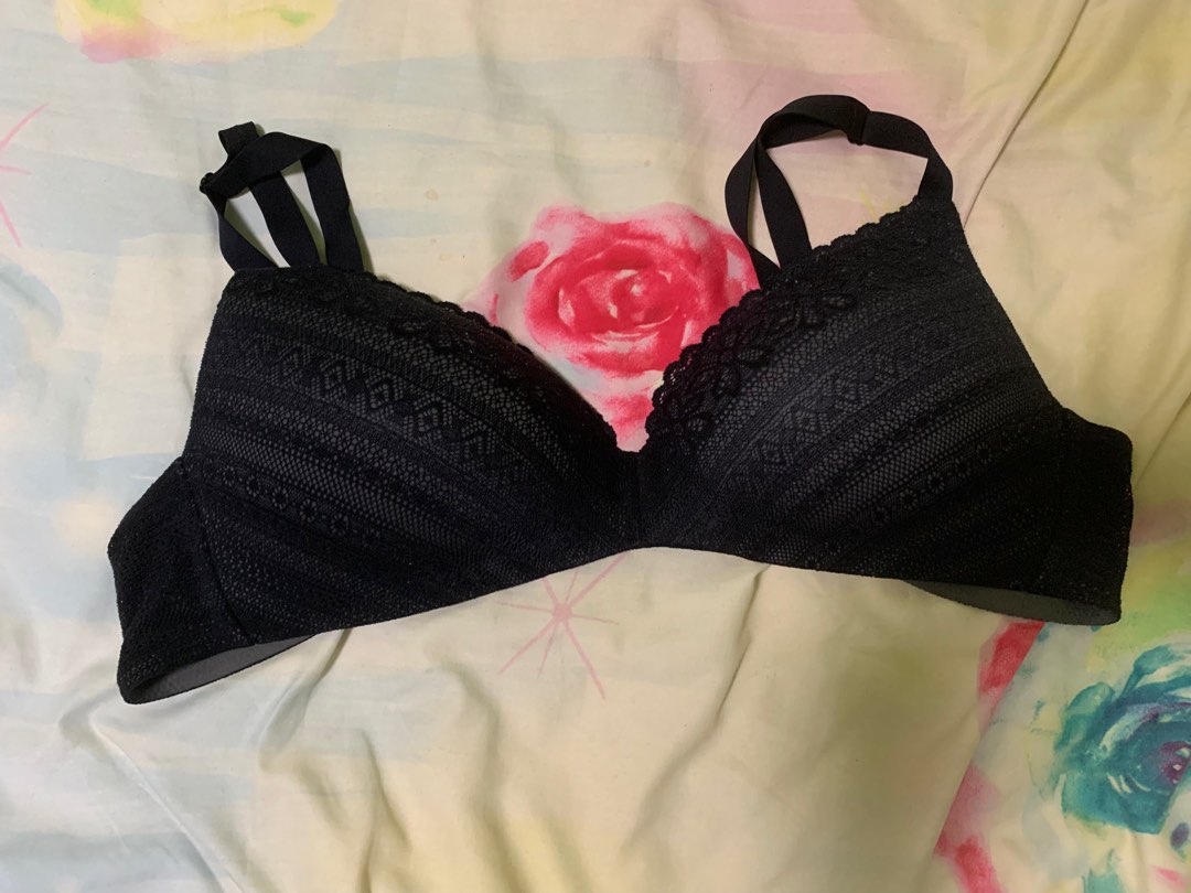 BNWT Uniqlo Wireless Bra (3D Hold) 65/70AB