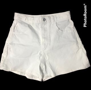 White ahort