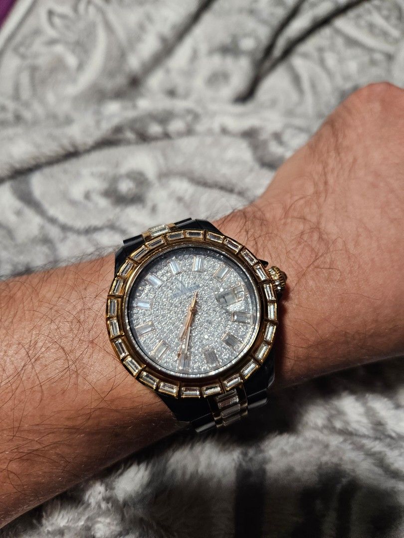 WTS RARE USED TOY WATCH BRAND WATCH WITH SWAROVSKI Luxury