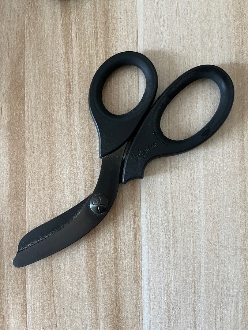 https://media.karousell.com/media/photos/products/2023/4/16/xshear_75_trauma_shears_black__1681611190_40750b06.jpg