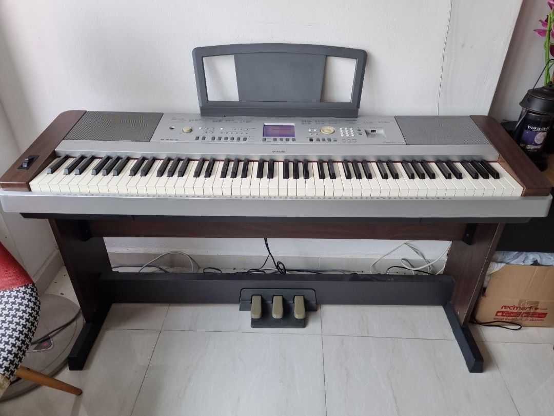 Yamaha DGX640 Portable Grand digital piano, Hobbies & Toys, Music