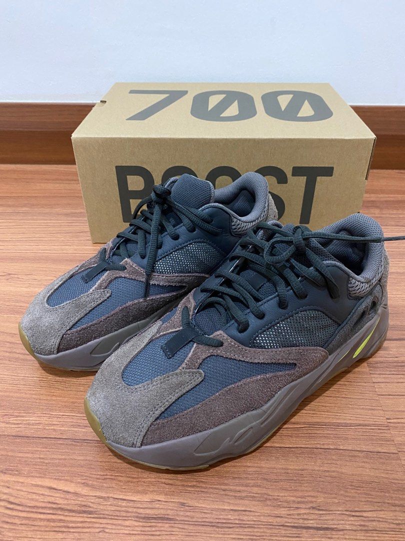 Yeezy 700 mauve size hot sale