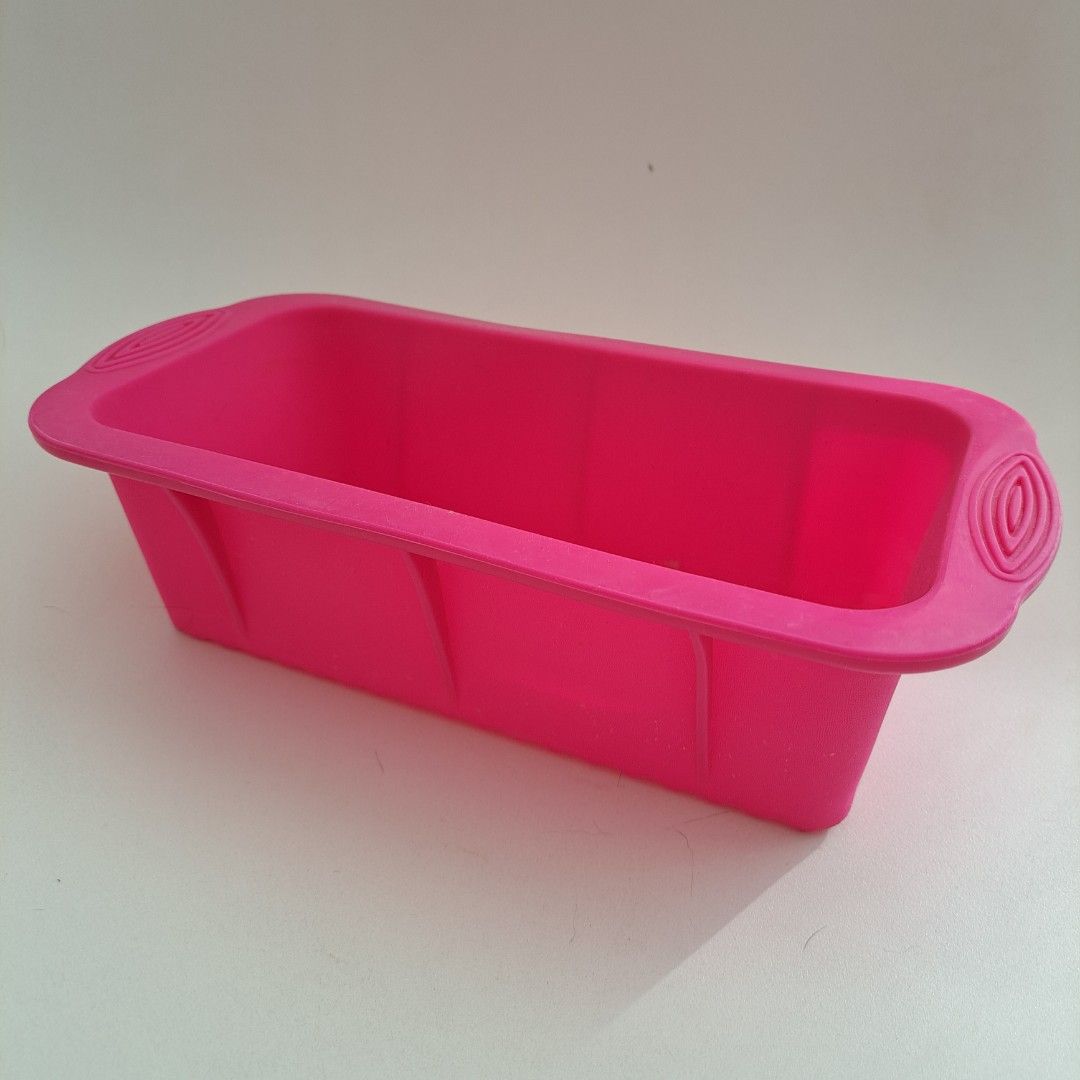 3pcs Silicone Baking Trays (take all) (Category: Bakeware) located in Paranaque City. Submitted by decluttering.diva (Listing ID 1227119126, Image 2). Description: 3pcs Silicone Baking Trays (take all) - good for making banana breads, cakes, and brownies - very flexible, easy to store & clean rfs: not using it anymore, need funds.