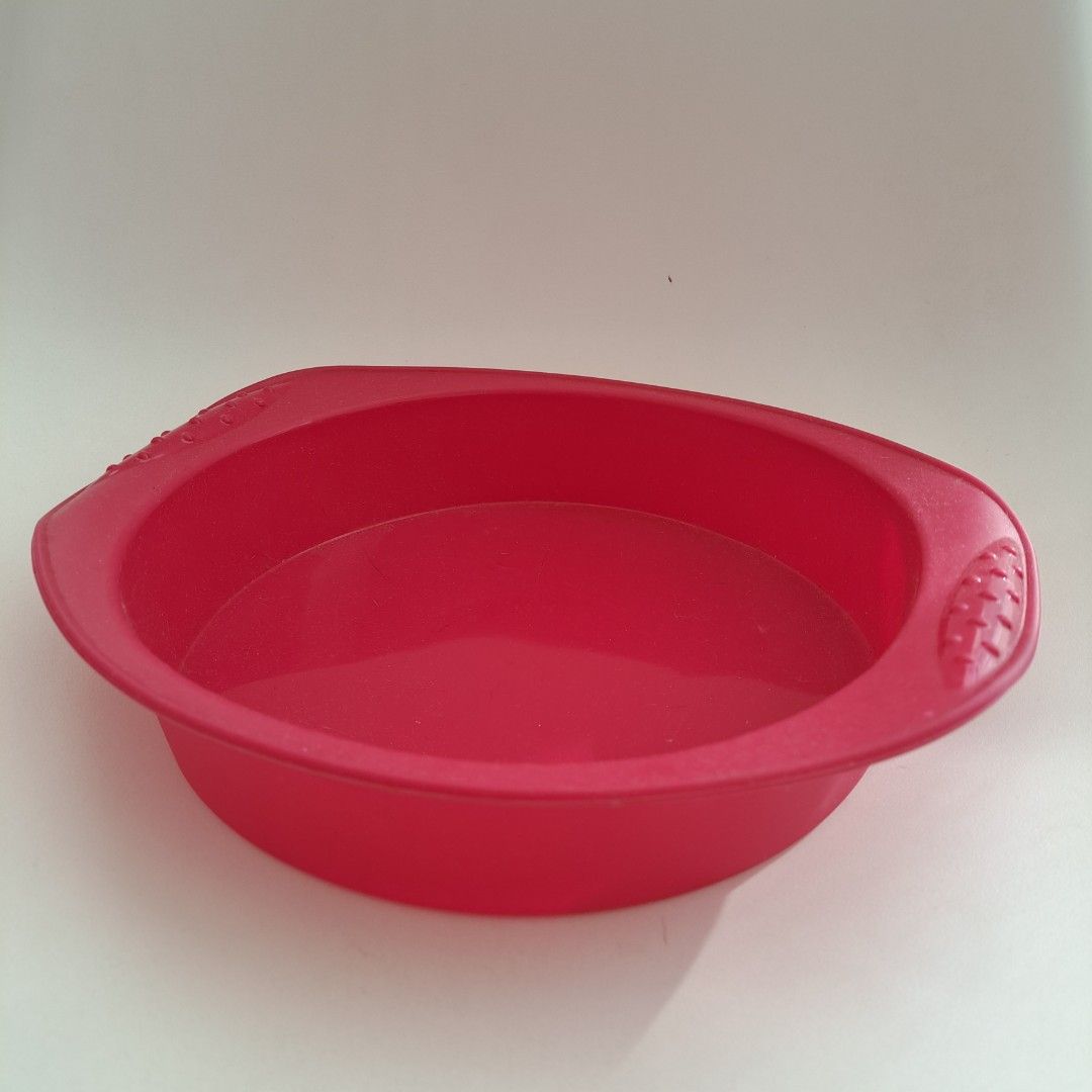 3pcs Silicone Baking Trays (take all) (Category: Bakeware) located in Paranaque City. Submitted by decluttering.diva (Listing ID 1227119126, Image 3). Description: 3pcs Silicone Baking Trays (take all) - good for making banana breads, cakes, and brownies - very flexible, easy to store & clean rfs: not using it anymore, need funds.