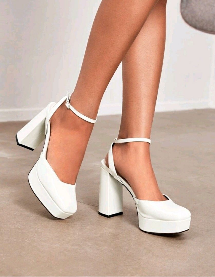 Platform sales white pumps