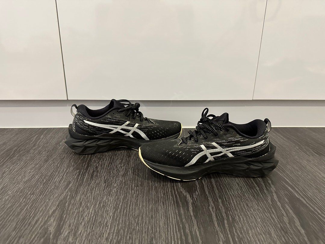 Asics Novablast 2, Men's Fashion, Footwear, Sneakers on Carousell