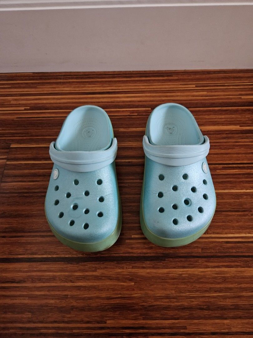 Tiffany hotsell blue crocs