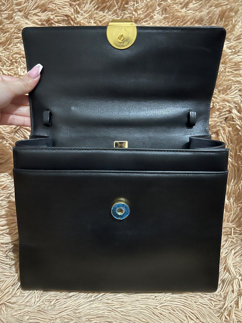 Authentic Ungaro Handbag (Category: Luxury Bags & Wallets) located in Paranaque City. Submitted by authentic_mj (Listing ID 1227183885, Image 2). Description: Authentic Ungaro Handbag Preloved Authentic from Japan w/ emblem replacement w/ snap closure plastic cover intact No issue.
