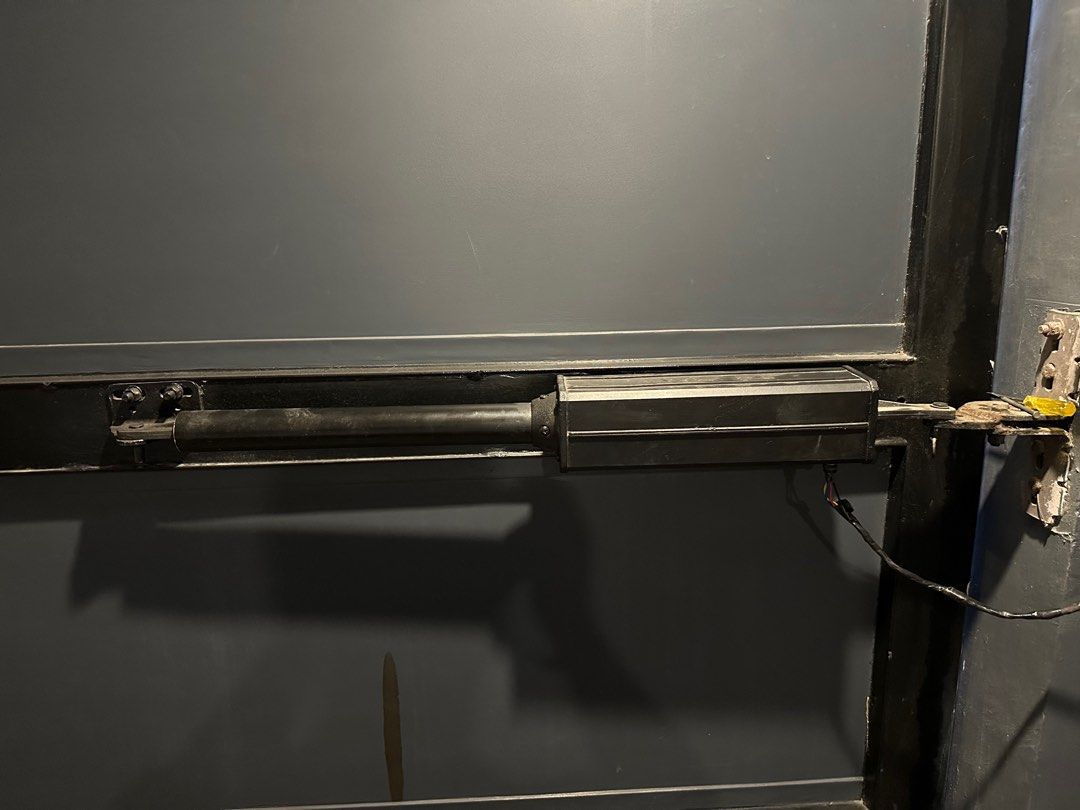 Automatic Viper Gate, Furniture & Home Living, Security & Locks, Locks