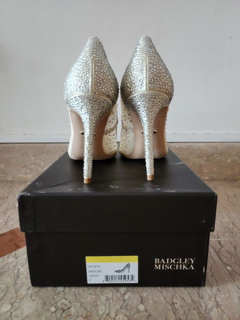Badgley Mischka Weslee Pointy toe pumps