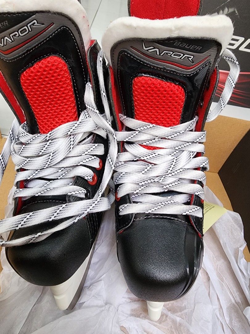 Bauer vapor X500 junior skates Sports Equipment Other Sports