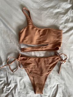 (Category: ) located in . Submitted by callispreloved (Listing ID 1227125036, Image 1). Description: .