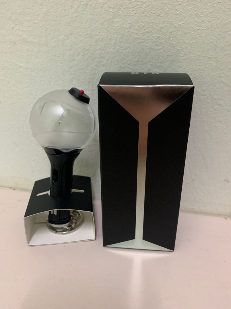BTS Army Bomb Official Keyring, Hobbies & Toys, Collectibles