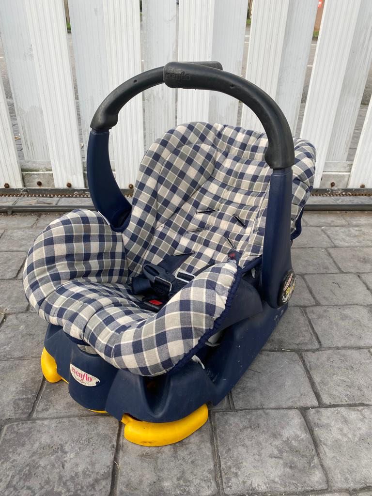 Car seat blue colour, Babies & Kids, Going Out, Car Seats on Carousell