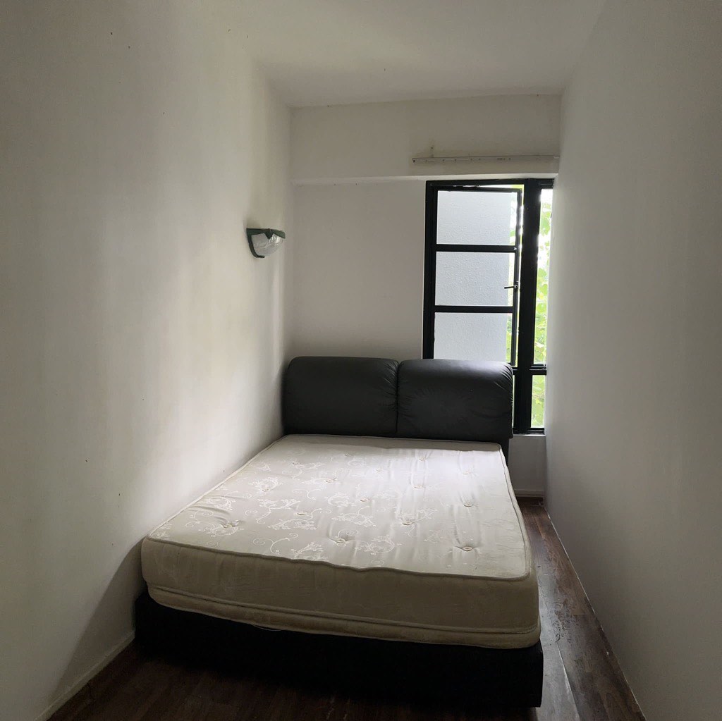 Central Green Condominium Common Room For Single Only, Property