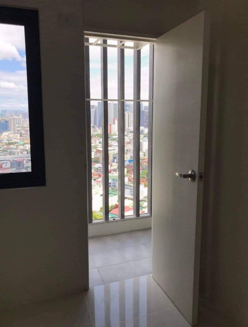 Studio for rent in 3Torre Lorenzo near La Salle Taft Manila, Property