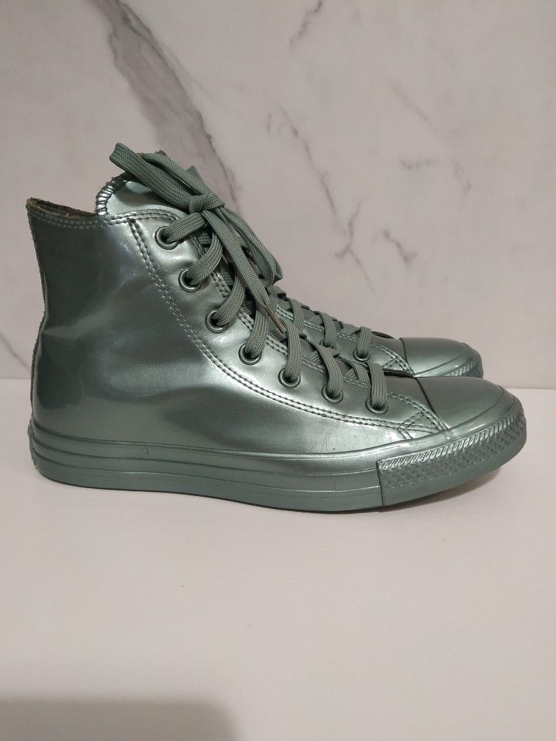 Metallic green top converse