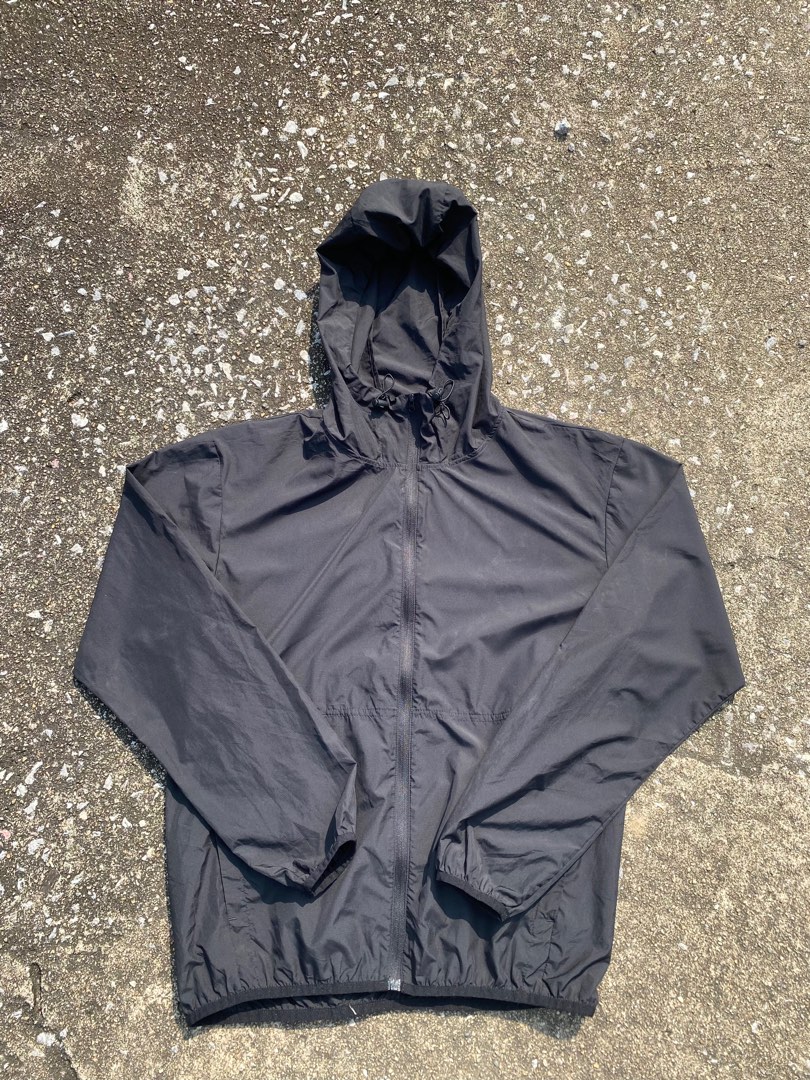 GU Windbreaker, Men's Fashion, Coats, Jackets and Outerwear on Carousell