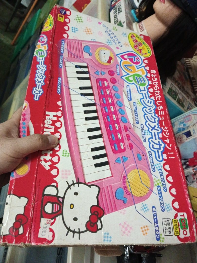 Hello Kitty Piano (Category: Musical Instruments) located in Legazpi City. Submitted by kikosgarage (Listing ID 1227164953, Image 1). Description: working.